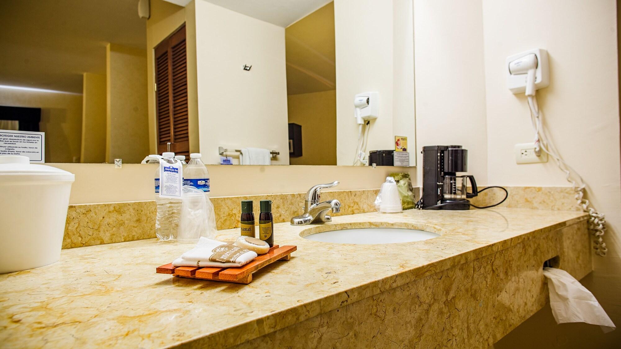American Inn Hotel & Suites デリシアス エクステリア 写真