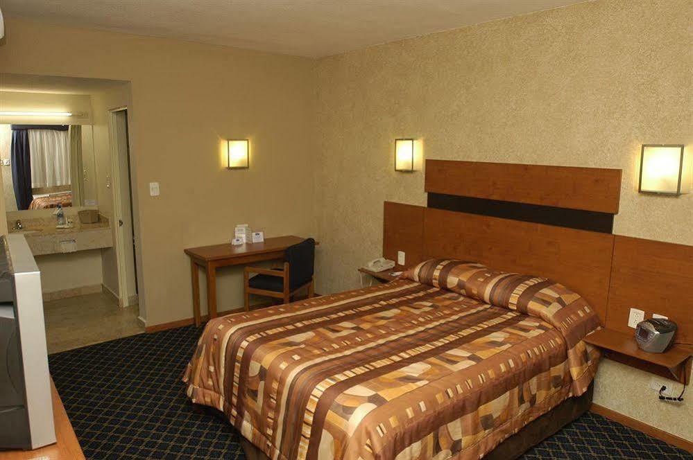 American Inn Hotel & Suites デリシアス エクステリア 写真