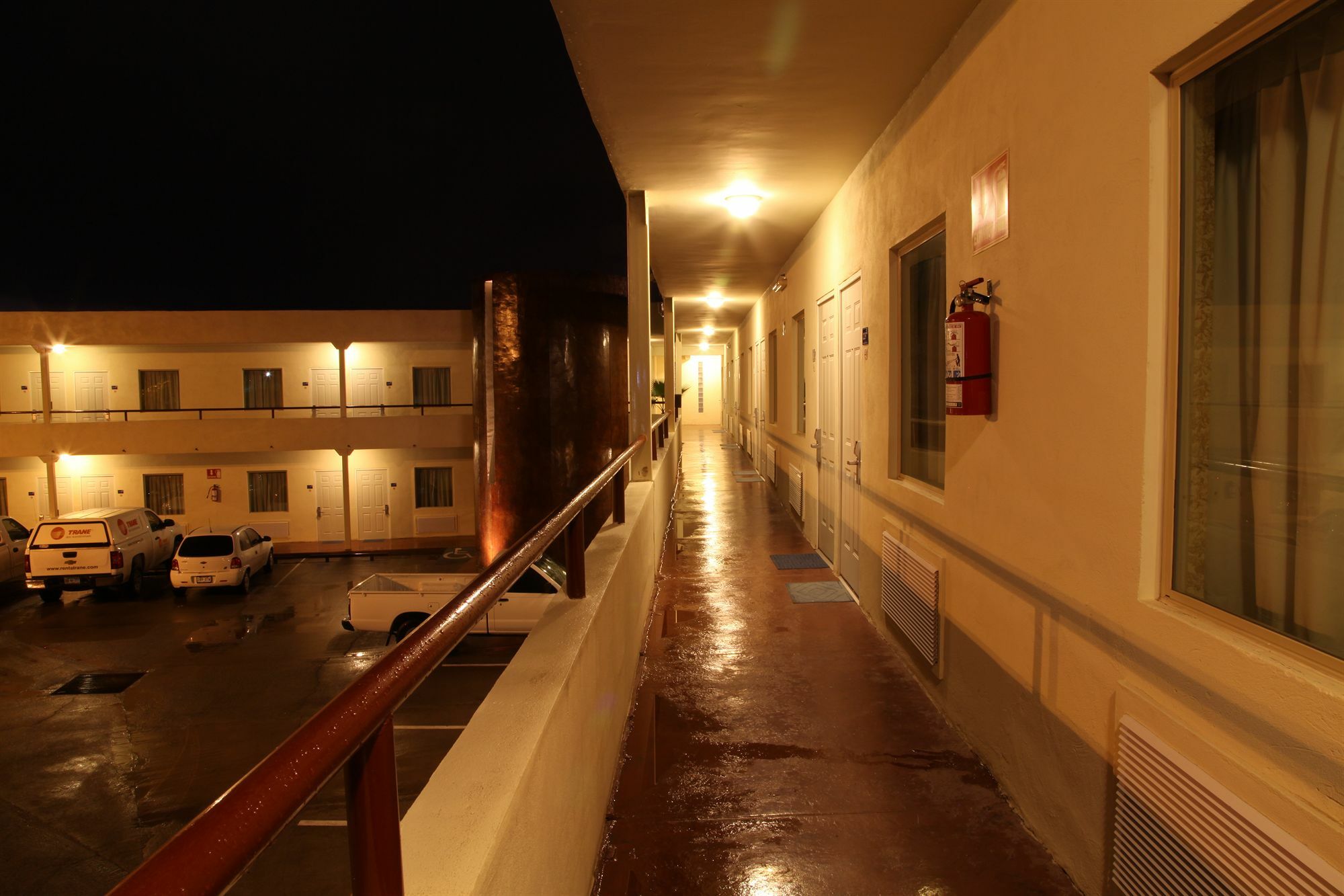 American Inn Hotel & Suites デリシアス エクステリア 写真